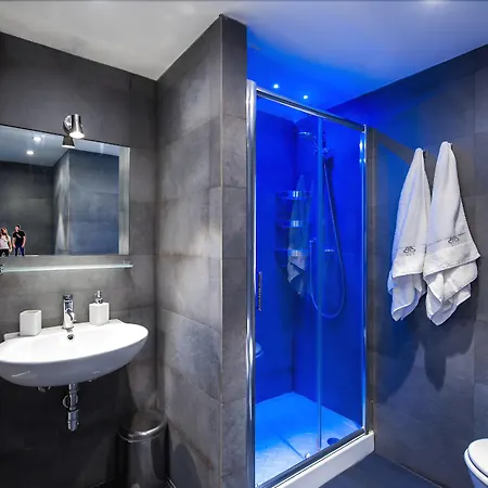 Bed & Breakfast White