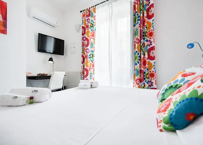 White לינה וארוחת בוקר 4*