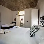 Bed & Breakfast White