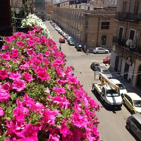 White فندق مبيت وإفطار 4*