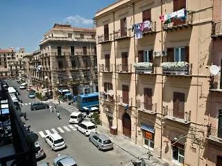 Alojamento de Acomodação e Pequeno-almoço White Palermo